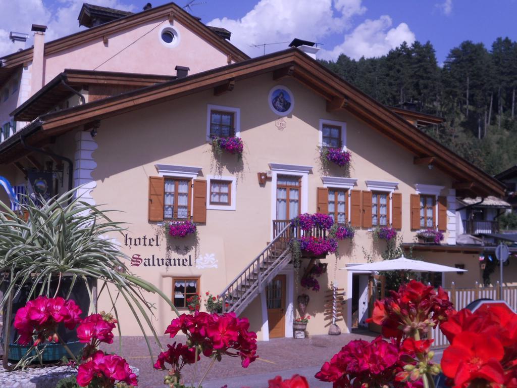 קאבאלס Hotel Garni Salvanel מראה חיצוני תמונה